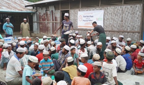 Laznas BMH menggelar buka puasa bersama untuk pengungsi Rohingya di Rakhine State, Myanmar.