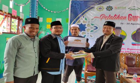 Laznas BMH menggelar  Pelatihan Guru Inspiratif  di Sekolah M Lukman Hakim Desa Pandan, Tapanuli Tengah,  26-28 Agustus 2022.