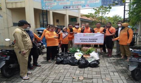 Laznas BMH menyalurkan bantuan untuk korban banjir di Pekalongan, Jawa Tengah.