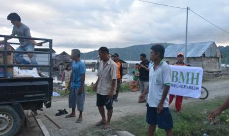 Laznas BMH menyalurkan bantuan untuk korban gempa Donggala, Sulawesi Tengah.