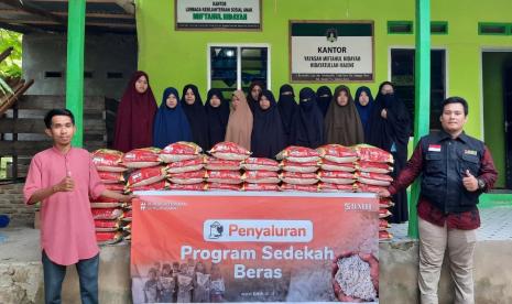 Laznas BMH menyalurkan beras 1 ton untuk santri  Pondok Pesantren Miftahul Hidayah Hidayatullah Majene.