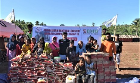 Laznas BMH Perwakila Maluku Utara menyalurkan bantuan kepada korban gempa bumi di Halmahera Selatan.