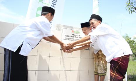  Laznas BMH Perwakilan Jatim meresmikan sumur bor ke-116 yang berlokasi di di Pesantren Bagus Harun, Desa Lengkong,  Ponorogo, Rabu  (1/2/2023).