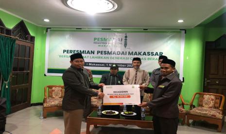 Laznas BMH Perwakilan Sulawesi Selatan bersama Pemuda Hidayatullah meresmikan Pesantren Mahasiswa Dai (Pesmadai) Makassar, Senin (1/11).