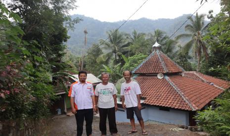  Laznas BMH Yogyakarta melakukan pengecekan rencana lokasi distribusi daging kurban menjelang Idul Adha di Sidoharjo, Samigaluh, Kabupaten Kulonprogo, DIY.