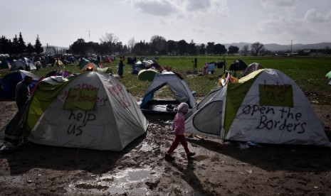 Lebih dariu 7.000 orang terjebak di kamp pengungsi di perbatasan Yunani-Makedonia dekat desa Yunani, Idomeni.