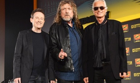 Led Zeppelin (ki-ka) John Paul John, Robert Plant dan Jimmy Page 