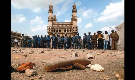 Ledakan di Masjid Makkah, Hyderabad, India pada 2007.