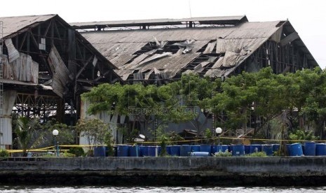   Suasana gudang Amunisi Satuan Komando Pasukan Katak yang hancur akibat ledakan di Kawasan Armada Barat di Pondok Dayung, Jakarta Utara, Rabu (5/3).   (Republika/Yasin Habibi)