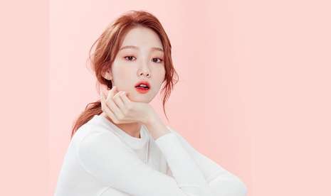 Lee Sung Kyung.