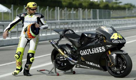 Legenda MotoGP, Valentino Rossi, yang gemar melakukan selebrasi unik di lintasan balap.