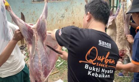 Lembaga Amil Zakat Baitul Maal Hidayatullah (Laz BMH) melakukan penyembelihan hewan kurban sebanyak 40 kambing dan 2 sapi.