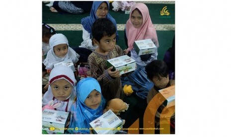 Lembaga Amil Zakat Bangun Sejahtera Mitra Umat (Laz BSM Umat) menyelenggarakan kegiatan Berbagi 20 ribu Takjil Ramadhan 2018 dari 28 Mei-Juni 2018 di sejumlah tempat di Jabodetabek.