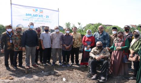 Lembaga Amil Zakat (LAZ) Solopeduli membangun gedung sekolah SMK Gratis Solopeduli. 