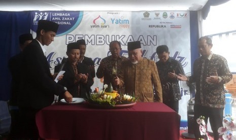 Lembaga Amil Zakat Nasional (Laznas) Panti Yatim Indonesia (PYI) meluncurkan asrama tahfiz Alquran yatim dan piatu di Jalan Pesantren No 155, Kota Cimahi, Kamis (28/11). 