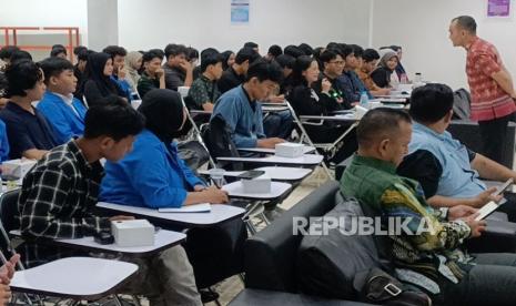 Lembaga Bahasa Universitas Bina Sarana Informatika (UBSI) Kampus Pontianak sukses menyelenggarakan seminar bertajuk 