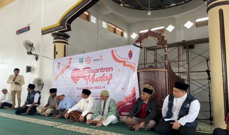 Lembaga Dakwah Komunitas (LDK) dan Lembaga Amil Zakat Infak dan Sadakah (LAZISMU) Pimpinan Pusat (PP) Muhammadiyah menggelar pesantren mualaf di Masjid Jamiatul Islamiyah Oelaba, Kecamatan Rote Barat Laut, Kabupaten Rote Ndao, Nusa Tenggara Timur, 29-30 Maret 2024. 