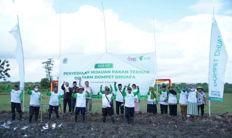 Lembaga Filantropi, Dompet Dhuafa meresmikan program Penyediaan Hijauan Pakan Ternak di Gunungkidul untuk Mendukung Bank Ternak Dompet Dhuafa, melalui pertanian jagung, yang dihadiri langsung oleh Wakil Bupati Gunungkidul, Heru Susanto pada Sabtu, (18/6/2022).