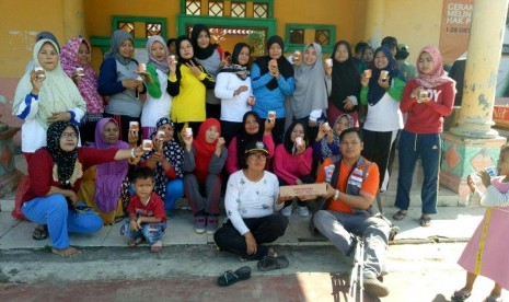 Lembaga filantropi Rumah Zakat melalui Fasilitator Desa Berdaya mendukung kegiatan senam pagi perdana di halaman Desa Tanjungsari, Cikarang Utara, Kab. Bekasi. 