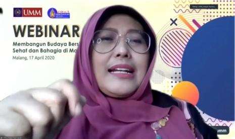 Lembaga Kebudayaan Universitas Muhammadiyah Malang (LK UMM) mengadakan Seminar Daring bertemakan Membangun Budaya Bersih, Hidup Sehat dan Bahagia Di Masa Pandemi