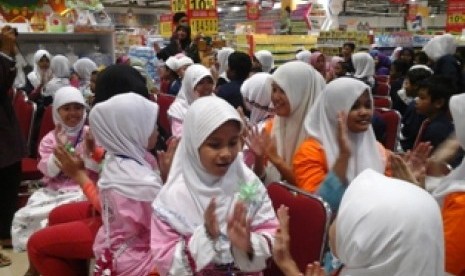 Lembaga kemanusiaan nasional Pos Keadilan Peduli Ummat (PKPU) menggelar program Belanja Bareng Yatim (BBY) bersama anak-anak yatim dan dhuafa