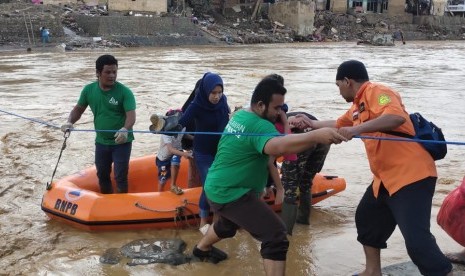 Lembaga Manajemen Infak (LMI) selama masa tanggap darurat bencana di Lebak, Banten.