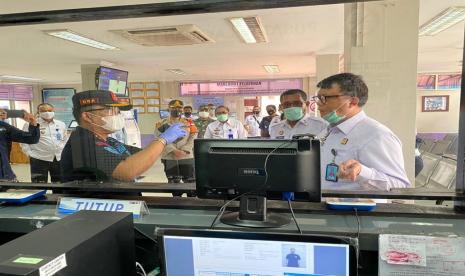  Lembaga pemasyarakatan (lapas) dan rumah tahanan (rutan) dalam waktu dekat ini, kembali menerima tahanan yang sudah inkrah maupun titipan kejaksaan. Persiapan mulai dilakukan sekarang, di semua tempat dalam menyambut kenormalan baru (new normal). 