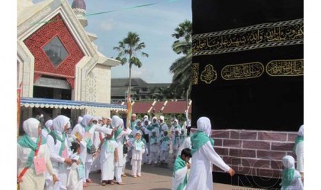 Lembaga Pembinaan Generasi Dini Muslim (LPGDM) Riayatul Ummah menyelenggarakan manasik haji yang diikuti lebih dari 1000 siswa Taman Kanak-kanak dan siswa Taman Pendidikan Alquran (TPQ) dan Taman Kanak-kanak Alquran (TKQI dari berbagai wilayah di Jakarta, 