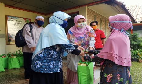 Sekolah Nur Hikmah Adakan Bakti Sosial Ramadhan Republika Online