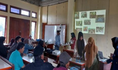 Lembaga Penelitian dan Pengabdian Masyarakat (LPPM) IPB University menggencarkan program bertajuk dosen pulang kampung (dospulkam). Kegiatan ini untuk memberikan keterampilan kepada warga agar khususnya teknik budidaya tanaman pekarangan