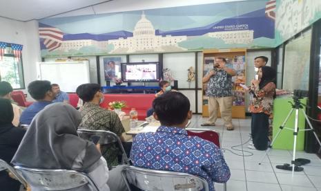 Lembaga Penerimaan Mahasiswa Baru (PMB) Fakultas Keguruan dan Ilmu Pendidikan (FKIP) Universitas Muhammadiyah Malang (UMM) menyelenggarakan program One Day English and UMM Corners’ Showcase, beberapa waktu lalu di Malang. 