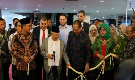 Lembaga Pengkajian Pangan Obat-obatan dan Kosmetika Majelis Ulama Indonesia (LPPOM MUI), bekerja sama dengan Smesco Indonesia menyelenggarakan pameran halal internasional Indonesia Halal Expo (Indhex) 2018 pada 1 – 3 November 2018, di gedung Smesco, Jl. Gatot Subroto, Jakarta.