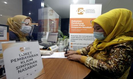 Lembaga Penjamin Simpanan (LPS) dalam Rapat Dewan Komisioner pada Rabu 25 Mei 2022 memutuskan untuk mempertahankan tingkat bunga penjaminan (TBP) simpanan rupiah Bank Umum sebesar 3,5 persen dan Bank Perkreditan Rakyat (BPR) sebesar enam persen.