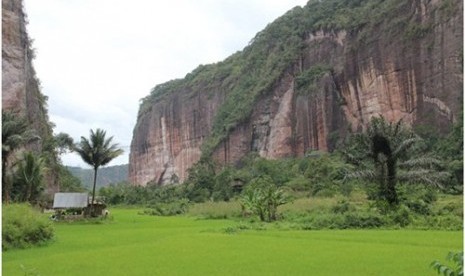 Lembah Harau di Sumatra Barat, Indonesia yang menjadi salah satu lembah paling indah di dunia