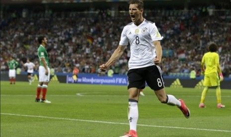 Leon Goretzka merayakan golnya ke gawang Meksiko.