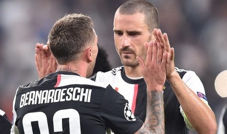 Leonardo Bonucci (kanan).