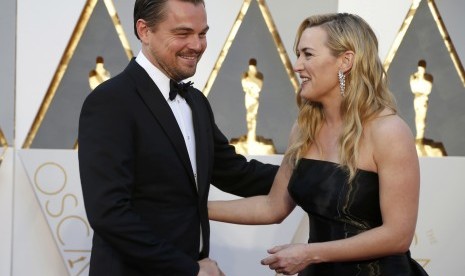 Leonardo DiCaprio dinominasikan untuk aktor terbaik dari Revenant dan Kate Winslet yang dinominasikan untuk aktris pendukung terbaik di film Steve Jobs bertemu di ajang karpet merah Oscar, (29/2).