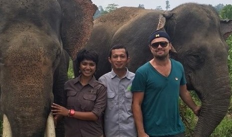 Leonardo DiCaprio menunjukkan foto di akun media sosialnya yang mengajak kepedulian terhadap gajah, khususnya di Sumatra Indonesia.