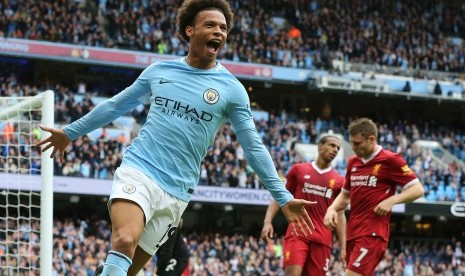 Gelandang Manchester City Leroy Sane saat merayakan gol ke gawang Liverpool.