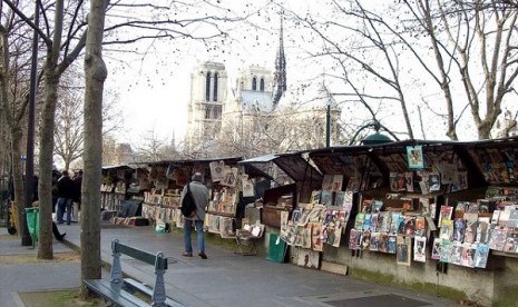 LES Bouquinistes di Paris Prancis