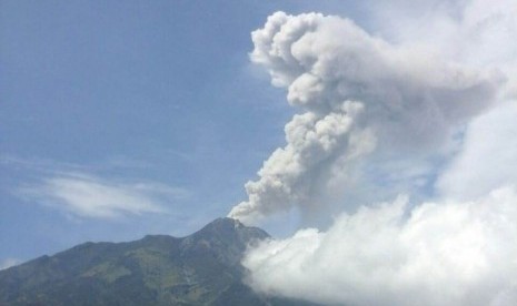 Letusan freatik Gunung Merapi yang terjadi pukul 09.38 atau kedua sepanjang Senin (21/5).