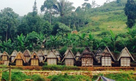 Leuit atau lumbung padi, di desa adat Ciptamulya, Kabupaten Sukabumi.