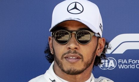 Pembalap Mercedes Lewis Hamilton.