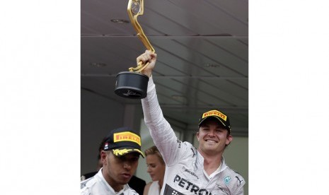 Lewis Hamilton (kiri) dan Nico Rosberg 