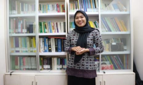 Lidya Rizki Safitri, mahasiswa Pendidikan Geografi Fakultas Keguruan Ilmu Pendidikan (FKIP) UMP semester 6 meraih juara tiga nasional Micro Teaching.