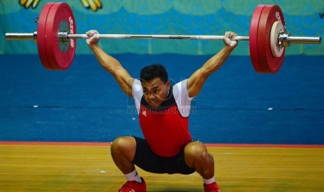 Lifter putra Indonesia Eko Yuli irawan.   (Republika/Edwin Dwi Putranto)