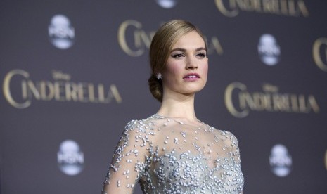 Lily James, pemeran Cinderella dalam film Cinderella.