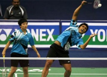 Lilyana Natsir (kiri) dan Nova Widianto