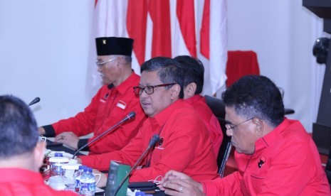 Lima belas Purnawirawan TNI yang bergabung dan mencalonkan diri sebagai anggota DPR dari PDI Perjuangan