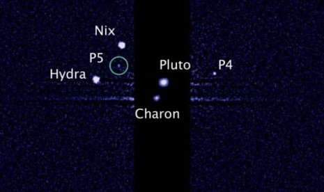 Lima bulan Pluto yang terlihat dari observasi Teleskop Hubble NASA.